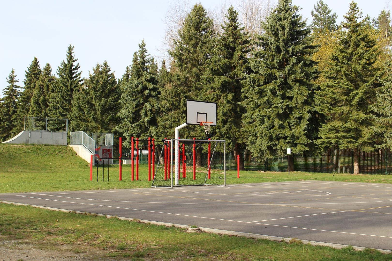Parkoviště U Hřbitova Návštěvníci porušují stávající pravidla - Město Příbram