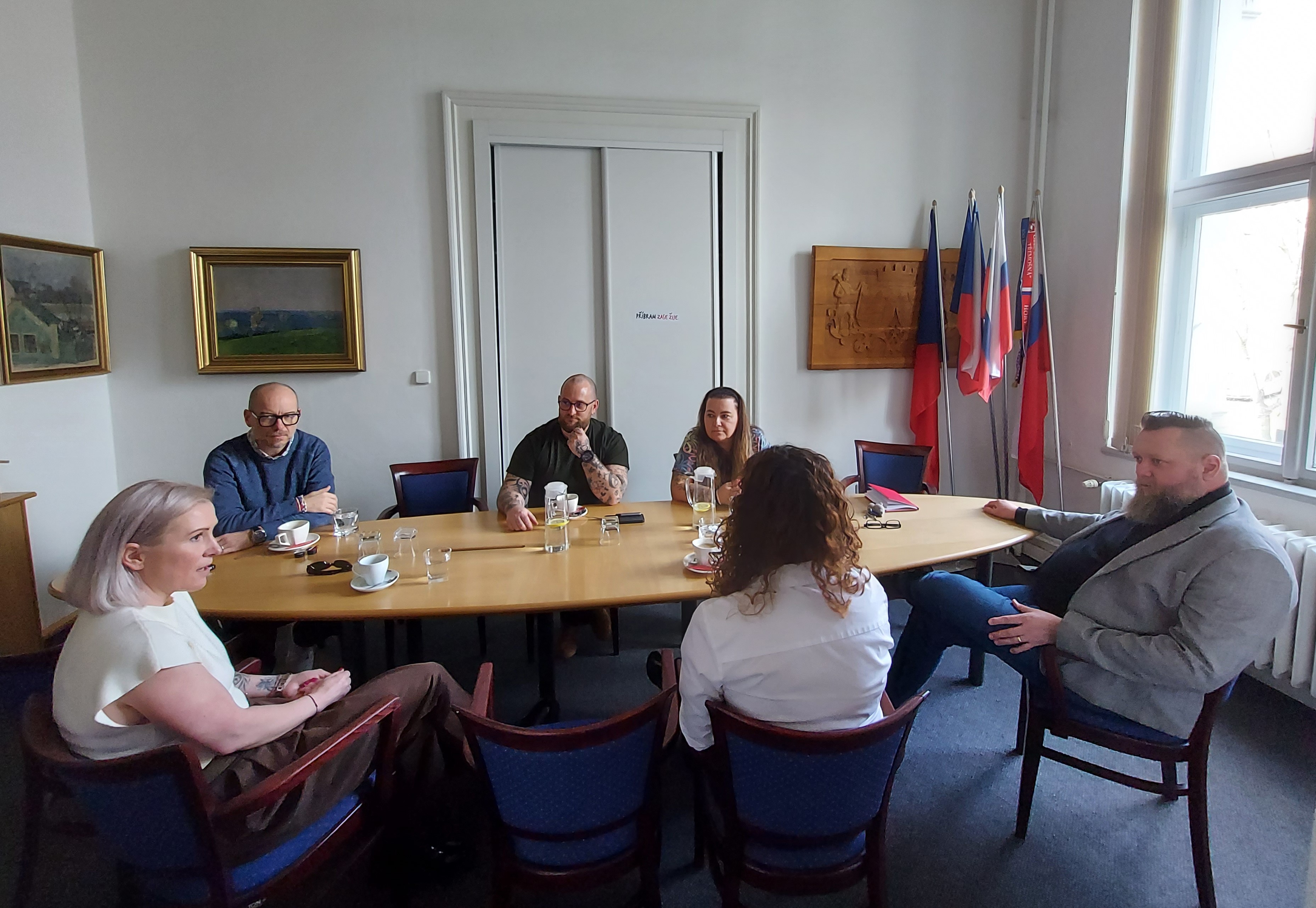 Zástupci Konsorcia dluhových poraden se tento týden sešli v Příbrami s vedením města, Centra sociálních a zdravotních služeb a, zástupkyní příbramské sociální a dluhové poradny.