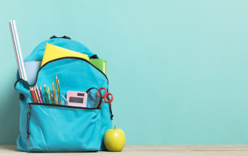 Sběr školních tašek a batohů pro děti ze sociálně slabých rodin