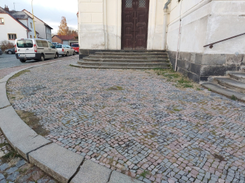Oprava chodníku kolem kostela sv. Vojtěcha