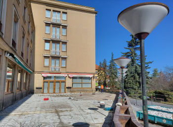 Oprava terasy kulturního domu začala