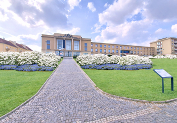 Zeleň před kulturním domem projde proměnou